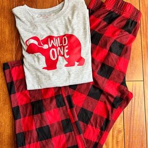 North Pole Kids Unisex Pajamas Size Large (14-16).